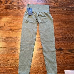 Nvgtn NWT leggings size xs color green